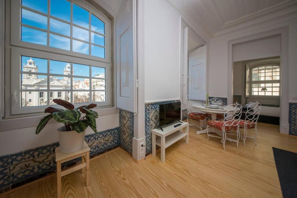 Luxurious Cais Do Sodre, 4 Bedrooms With View Apartment