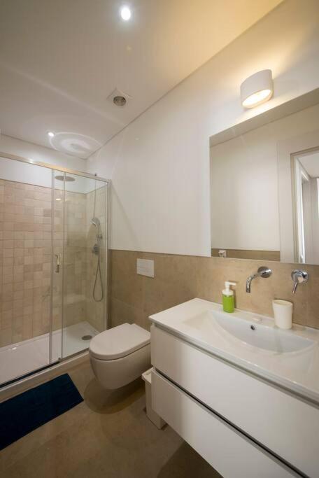 Luxurious Cais Do Sodre, 4 Bedrooms With View * Lissabon