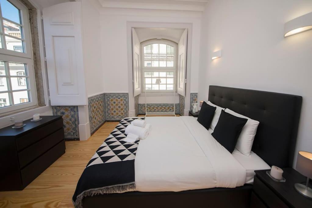 Apartment Luxurious Cais Do Sodre, 4 Bedrooms With View Lissabon