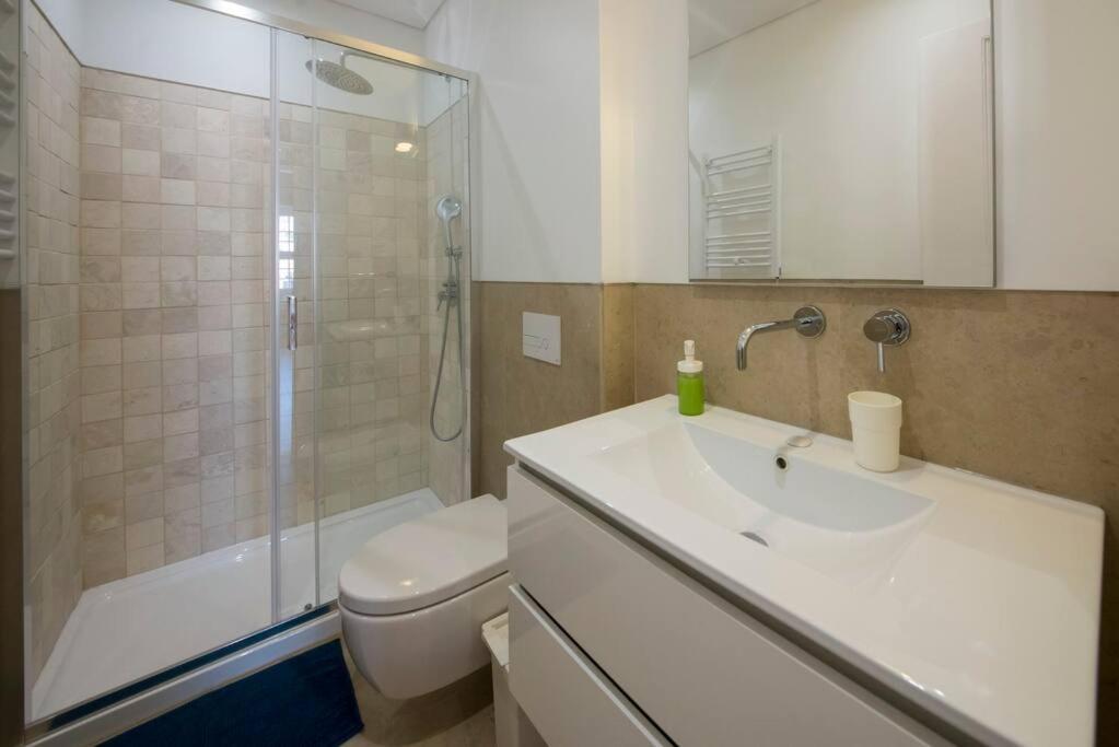 Apartment Luxurious Cais Do Sodre, 4 Bedrooms With View Lissabon